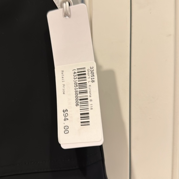 Kinona Carry My Cargo shorts, size medium, black/white, 4.5” inseam - Picture 4 of 4